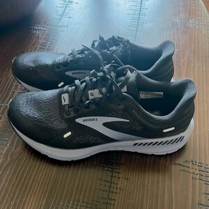 Brooks sneakers